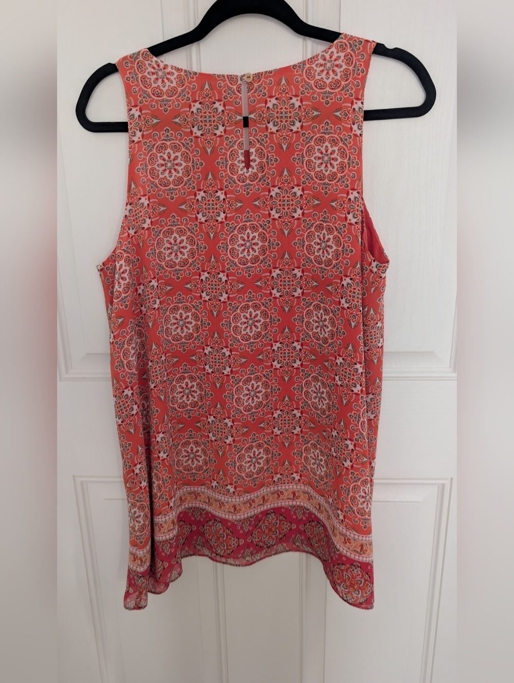 Max Studio Coral Medallion Border Tank - Picture 5 of 8